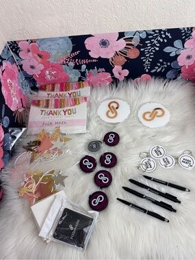 Poshmark Poshfest Posh Swag Party Live Keychains Measuring Tapes Pens & More
